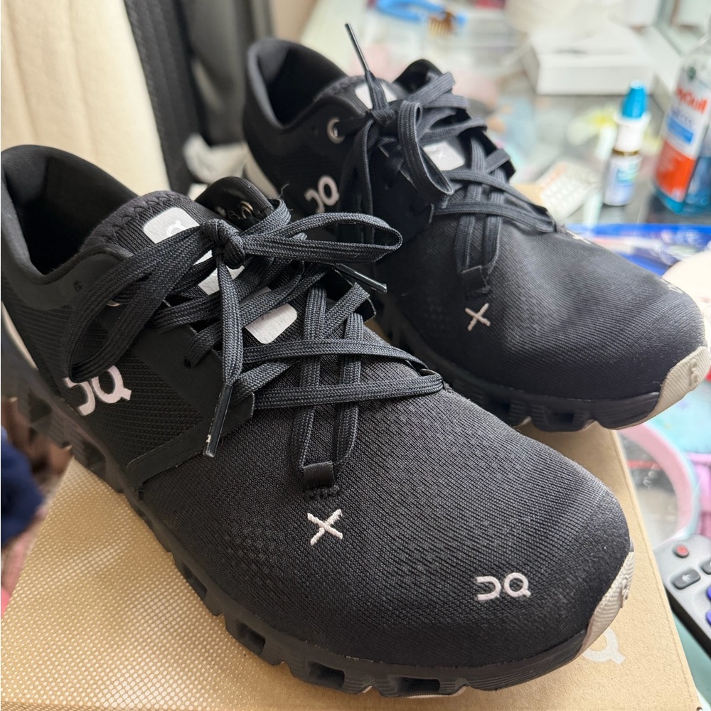On Cloud Women's Athletic Running Shoes - Black - Picture 3 of 4